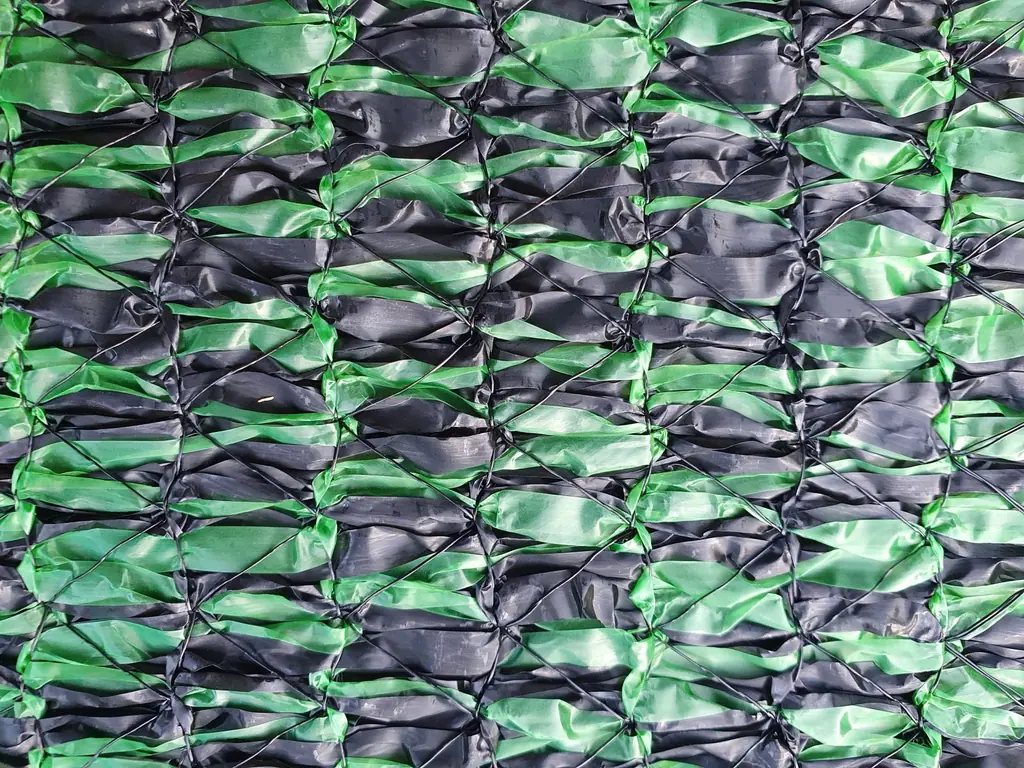 Heavy-duty 4-layer shade net No. 4197, green (watermelon) on one side